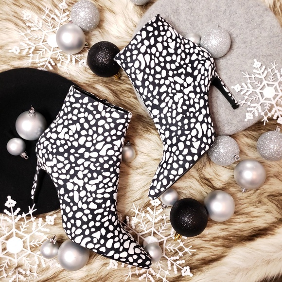 🚨LAST PAIR//The Astrid// Black and White Bootie - Picture 2 of 8